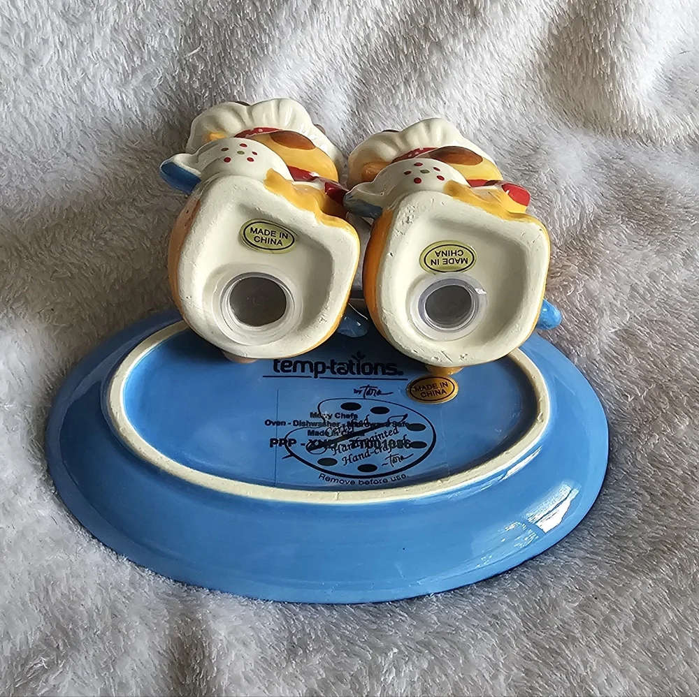 Temp-tations Reindeer Salt and Pepper Shaker Set with Blue Tray